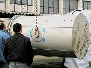 Tudom�nyos szabadf�ldi lizim�ter daruz�sa